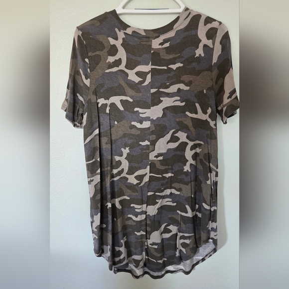 Zenana Premium Camo Tunic Top Medium - Picture 2 of 6